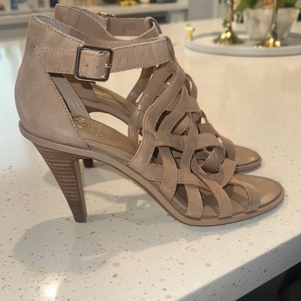Vince Camuto Tan Sandals with Elegant‎ Style - Picture 4 of 7
